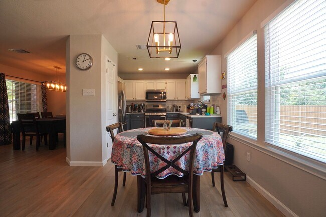 Building Photo - 3001 Bernardino Cove