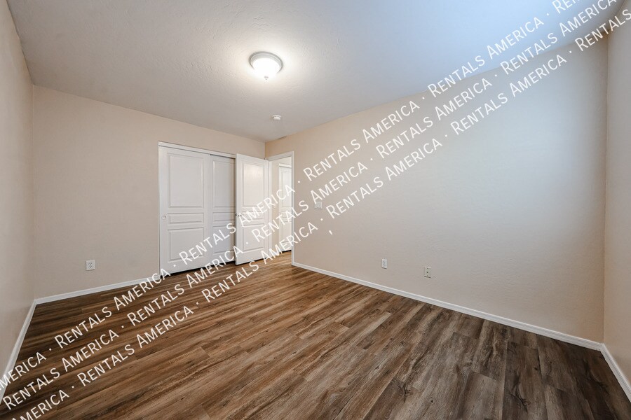 Building Photo - 138 N 153rd Ave