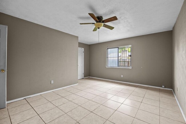 Building Photo - 15619 Fall Briar Dr