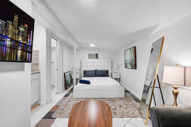 Building Photo - 2610 SW 31st Ave