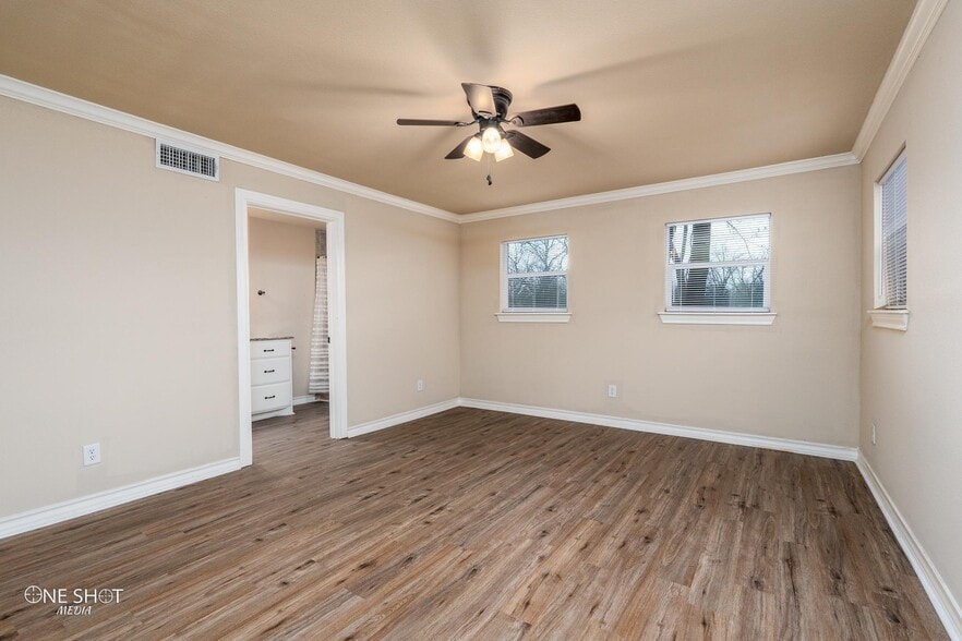 Building Photo - 1410 S 32nd St