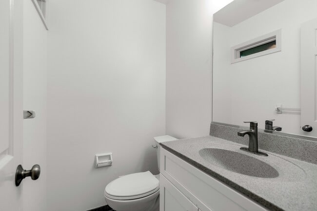 Building Photo - 10 Shelley Pl
