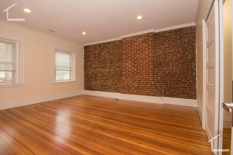 Building Photo - 1616 Beacon St