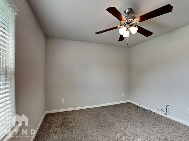 Building Photo - 2150 Hunter Dr