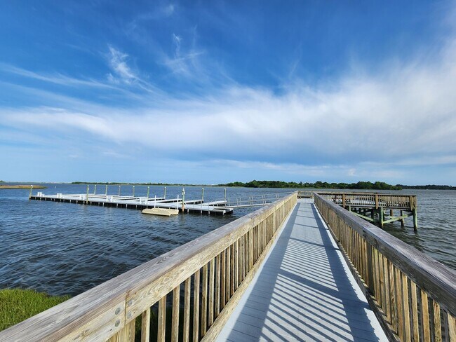 Building Photo - Home Available in Summerhouse on Everett Bay! Showings Coming Soon.