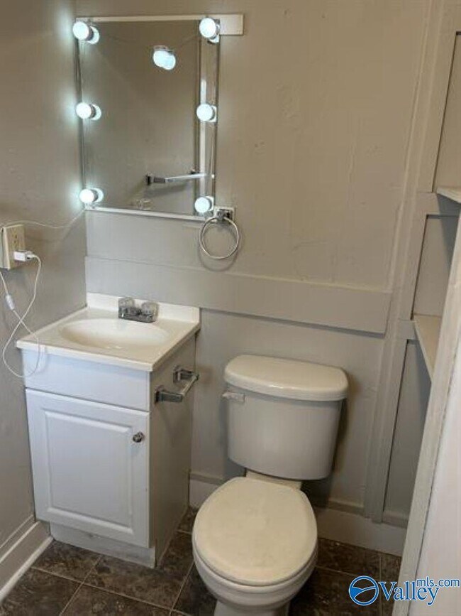 Building Photo - 3415 Alpine St SW