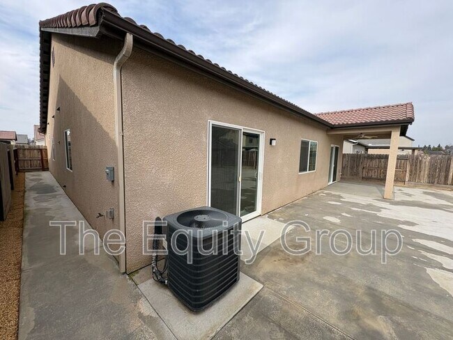 Building Photo - 2234 S Oakhurst Ct