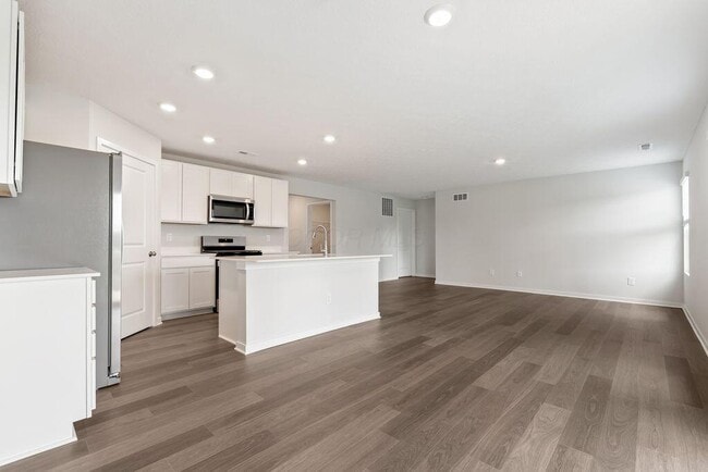 Building Photo - 414 Emily Dr