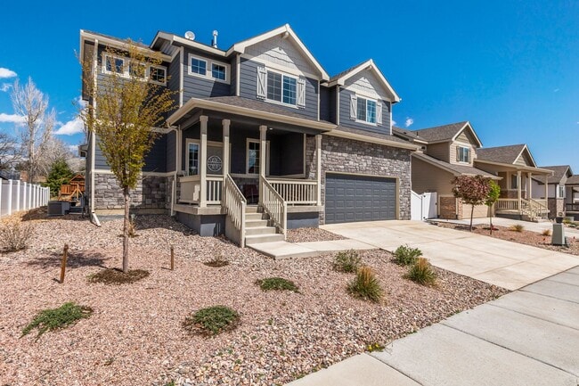 Building Photo - Spacious 4-Bedroom Home with Private Backy...