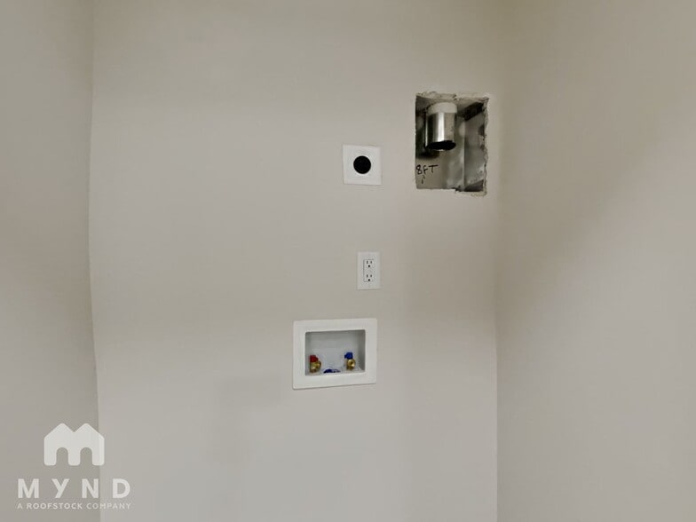 Building Photo - 907 East St