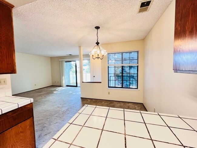 Building Photo - Move-In Ready, 2BD/2BA, Upper-Level, Singl...