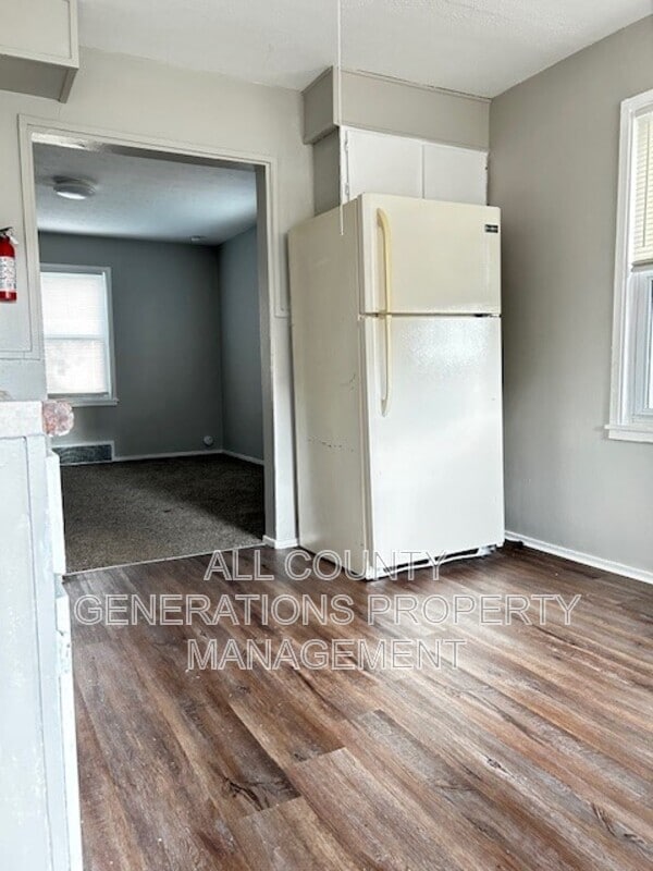 Building Photo - 960 N Central Dr