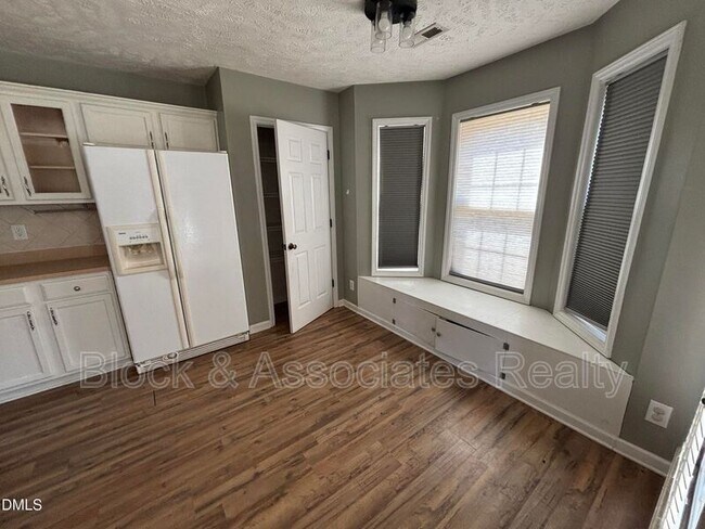 Building Photo - 337 Americana Dr