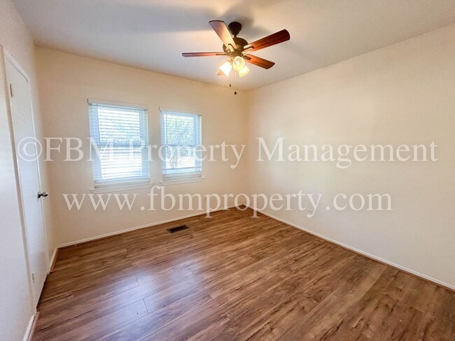 Building Photo - 10693 S Fm 148