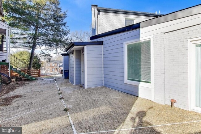 Building Photo - 3405 Carpenter St SE