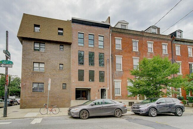 Building Photo - 728 S 10th St