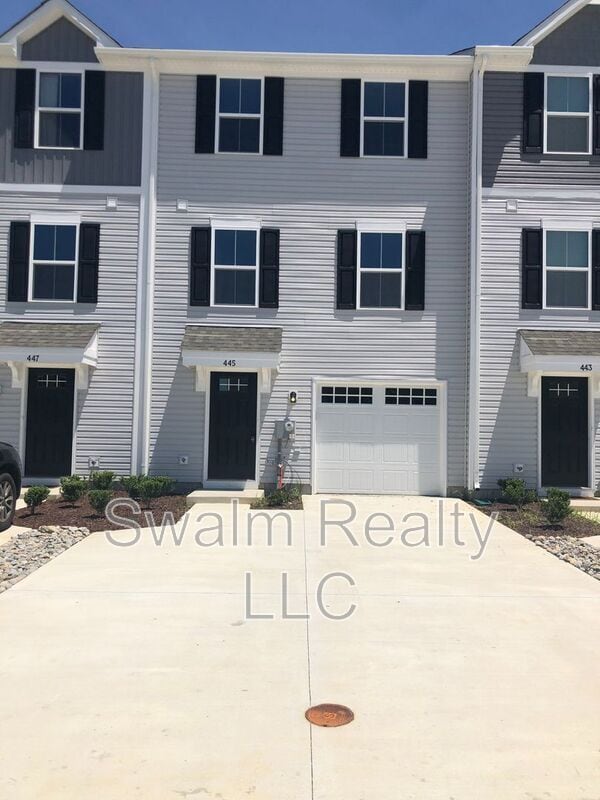 Building Photo - 445 Sitka Spruce Ln