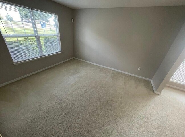 Building Photo - Beautiful two story home in the Ashbrook C...