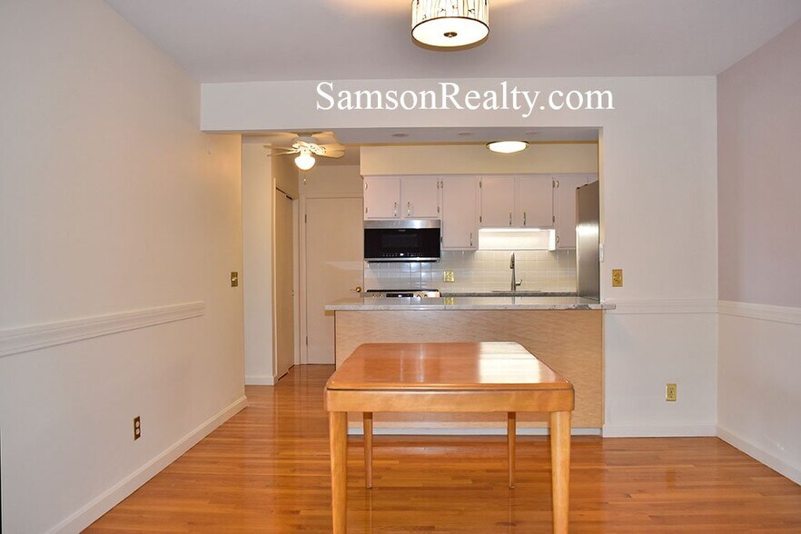 Building Photo - 400 Narragansett Pkwy