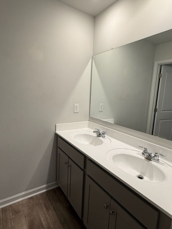 Building Photo - Gorgeous Home in The Arbors of New Kent