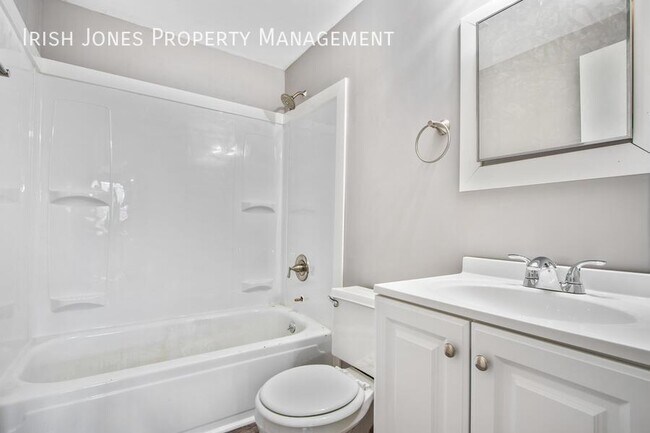 Building Photo - 5700 Glendale Dr