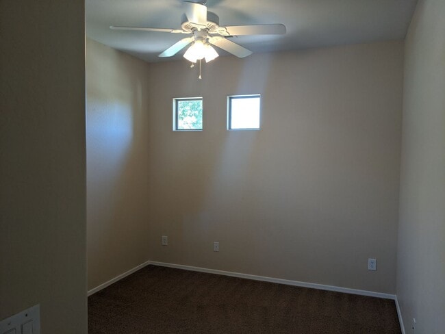 Building Photo - 4 bedroom 3 bathroom ranch home!