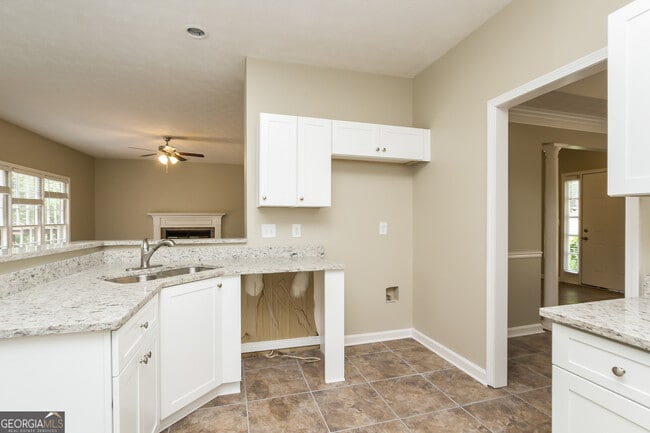 Building Photo - 660 Scenic View