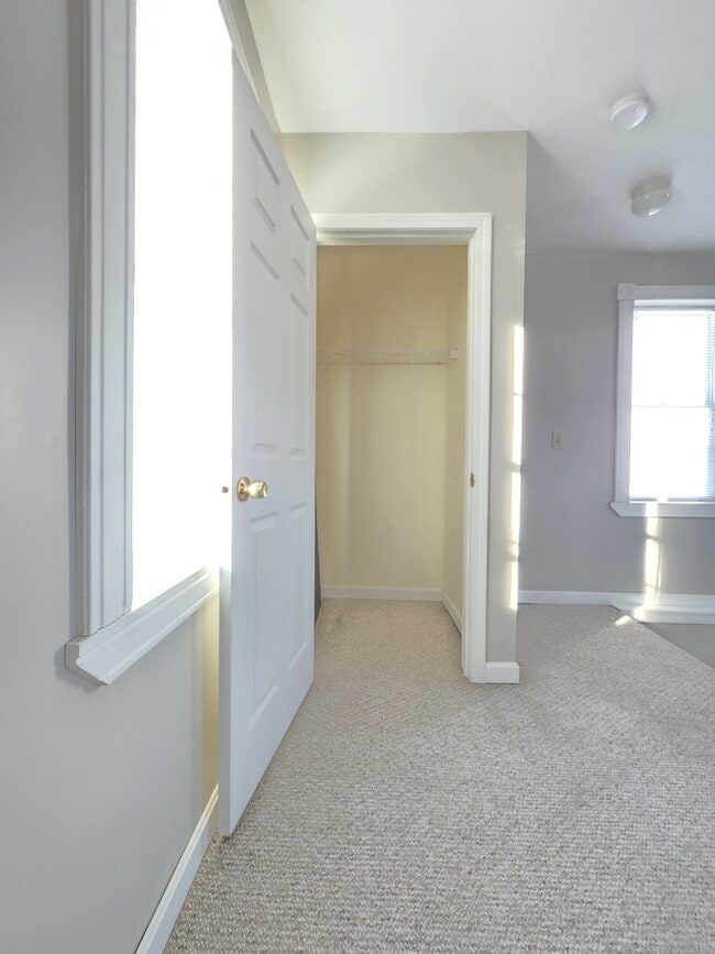 Building Photo - 208 Grove St