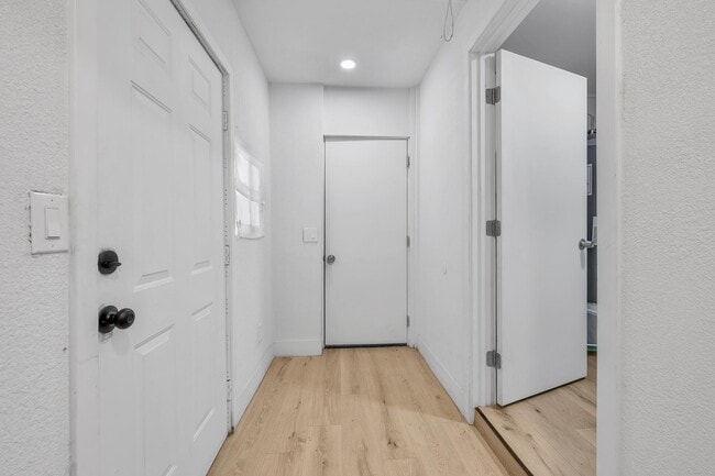 Building Photo - 1510 W 7th Dr