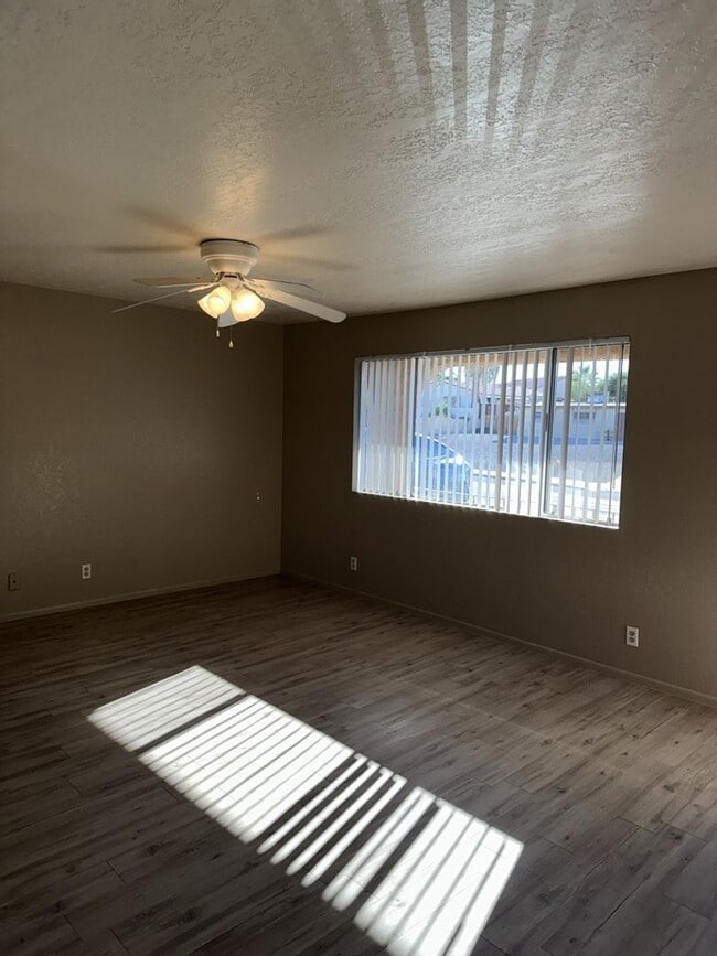 Building Photo - Unfurnished Full Time Home