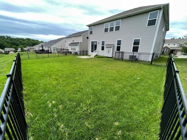 Building Photo - Large Home East Jefferson For Rent