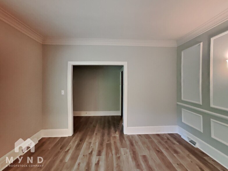 Building Photo - 127 Forest Hills Dr