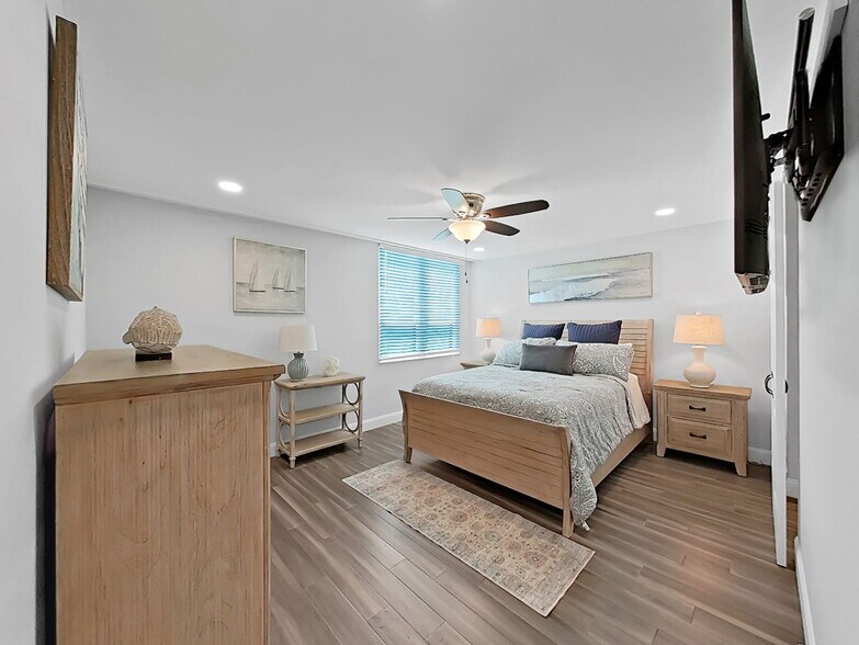 Building Photo - 2620 Cove Cay Dr