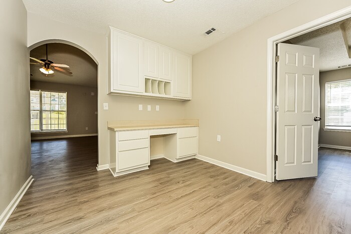Building Photo - 1001 Adie Cove