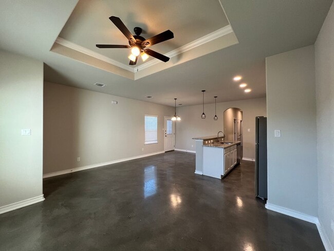 Building Photo - 926 Country Club Dr