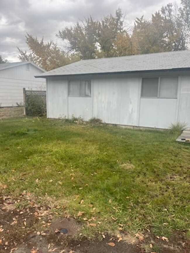 Primary Photo - 3 bedroom house for rent $1,100.00 per month