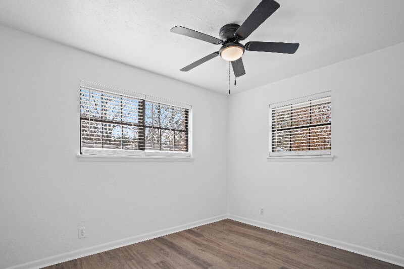 Building Photo - 513 Manor Dr