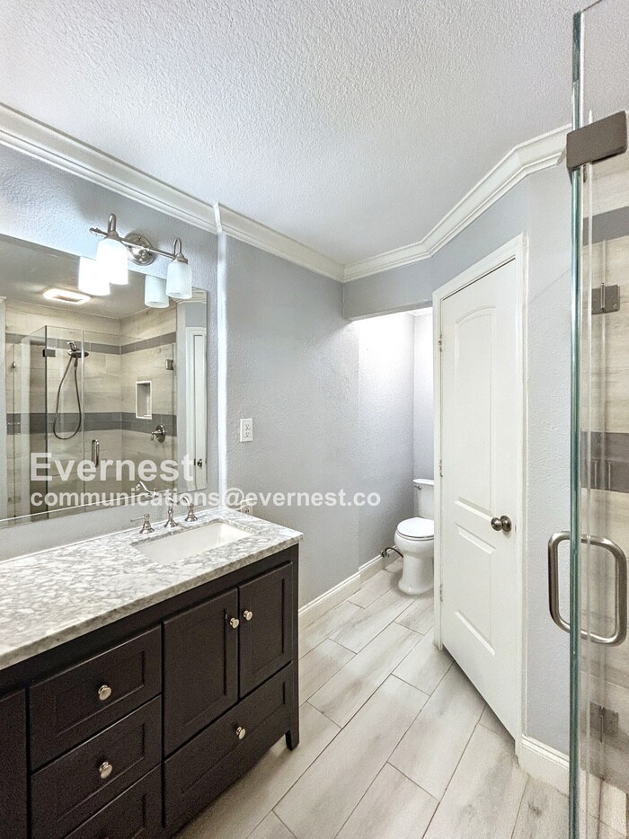 Building Photo - 2701 Deeringhill Dr