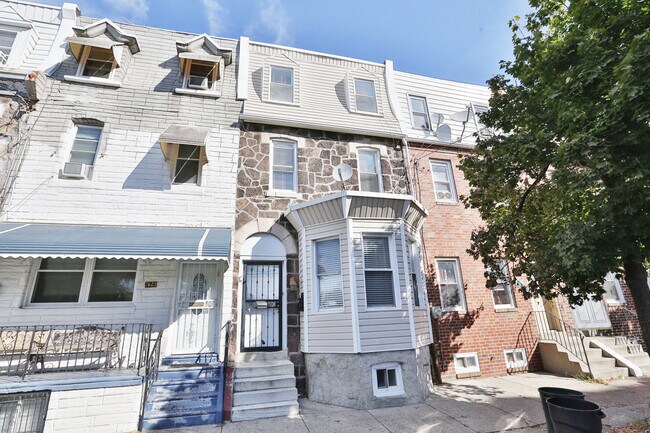 Primary Photo - 2421 Christian St
