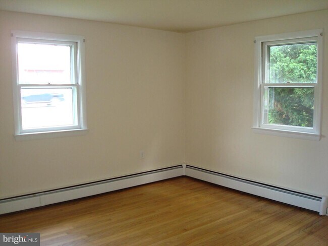 Building Photo - 1158 Horseshoe Pike