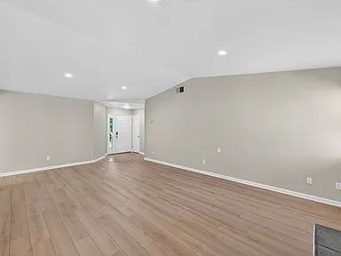 Building Photo - 3 bedroom 2 bath in Dry Creek School District.