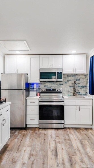 Building Photo - 137 Carnation Ave