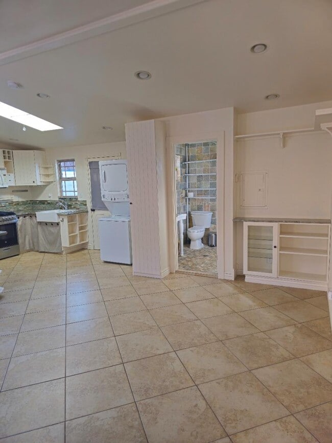 Building Photo - 229 Moana Pl