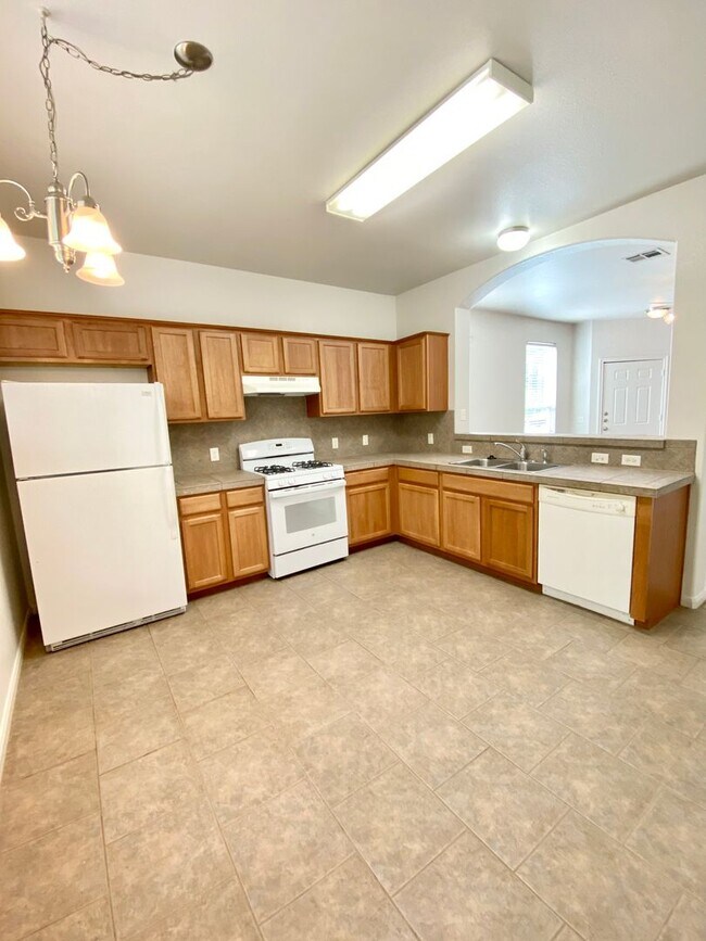 Building Photo - Austin Duplex Available for lease