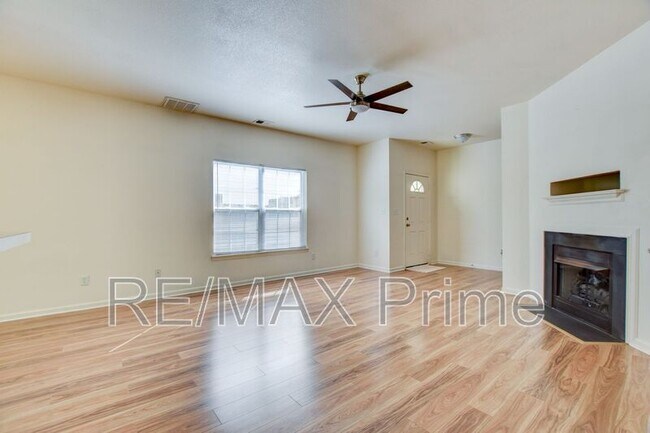 Building Photo - 320 Garcia Dr