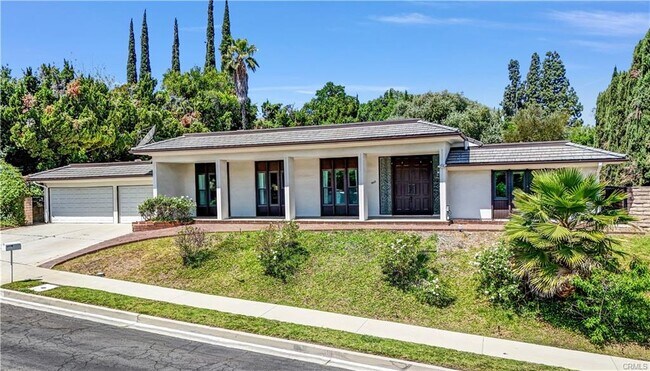 Building Photo - 9643 Amestoy Ave