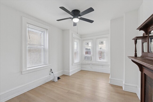 Building Photo - 2054 W Glenwood Ave