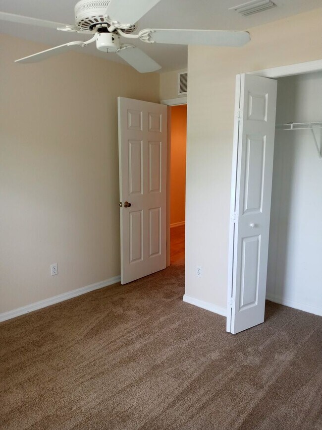 Building Photo - Cute and Quiet Country Living