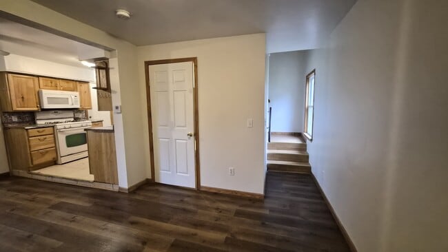 Building Photo - 855 Detroit Ave