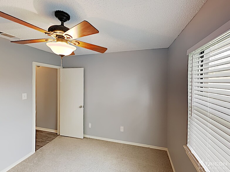 Building Photo - 2821 El Paso Way